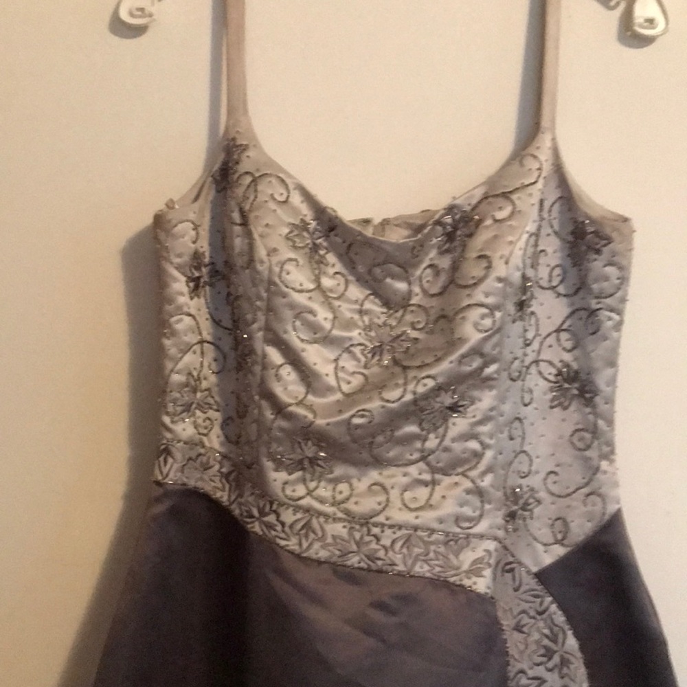 Alyce Embroidered gown - Picture 2 of 8